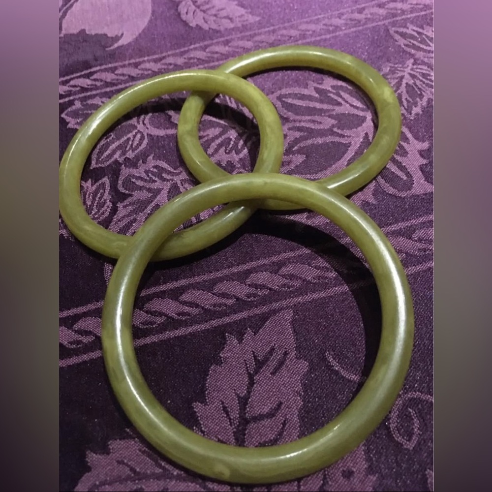 Authentic Bakelite Bangle Bracelets - image 3